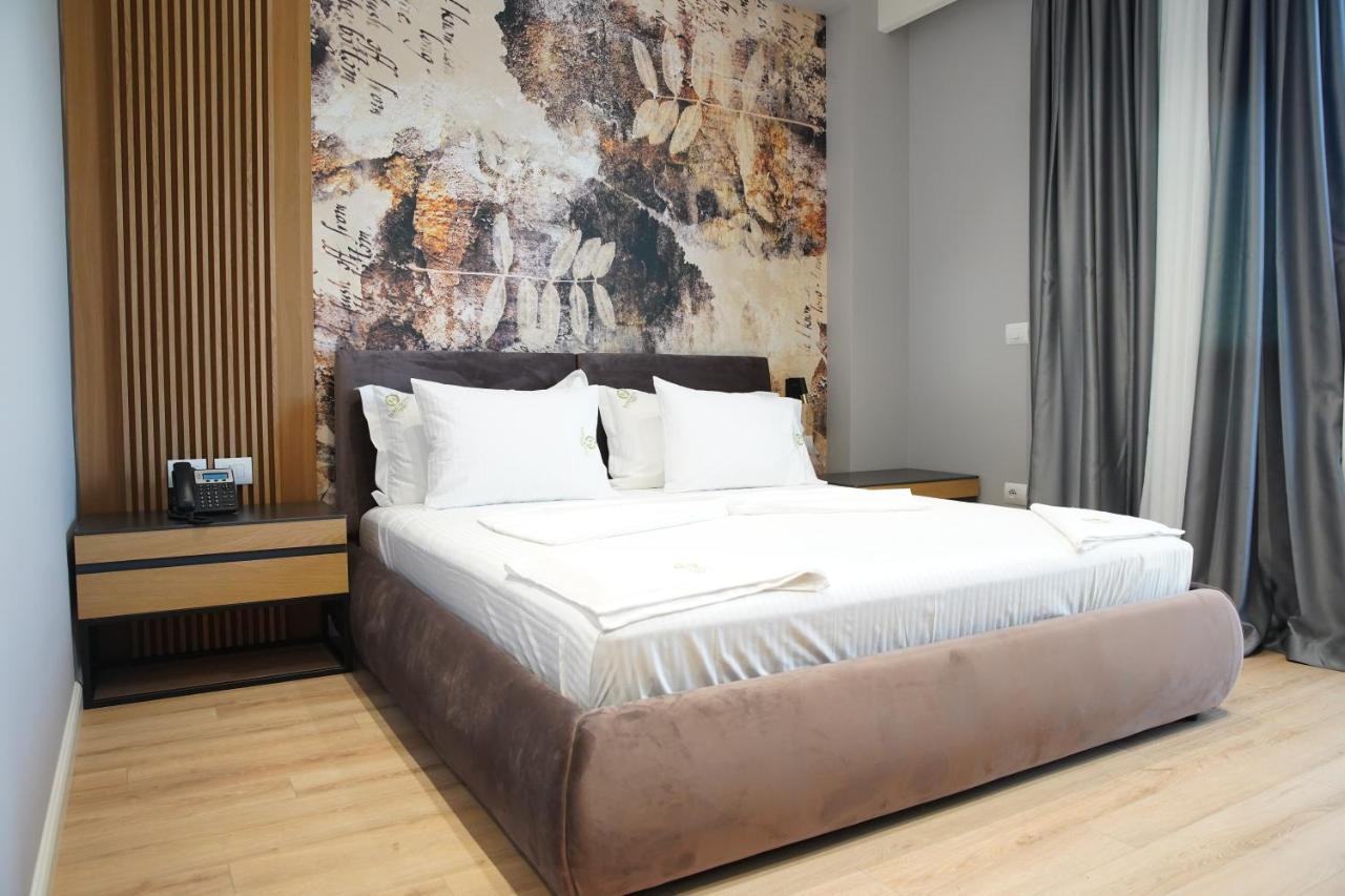 Lord Tirana 4*