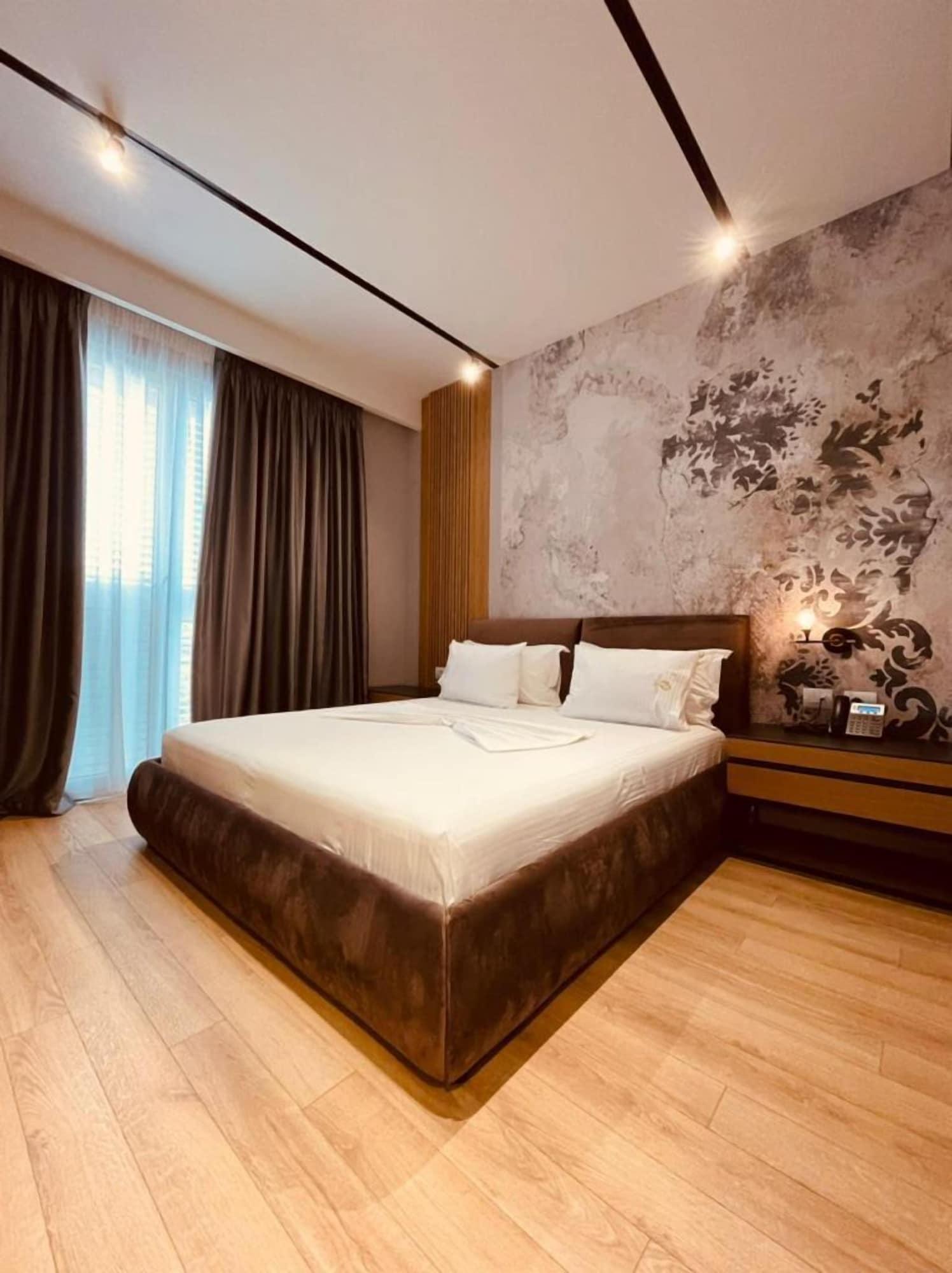 Lord Tirana Hotel 4*