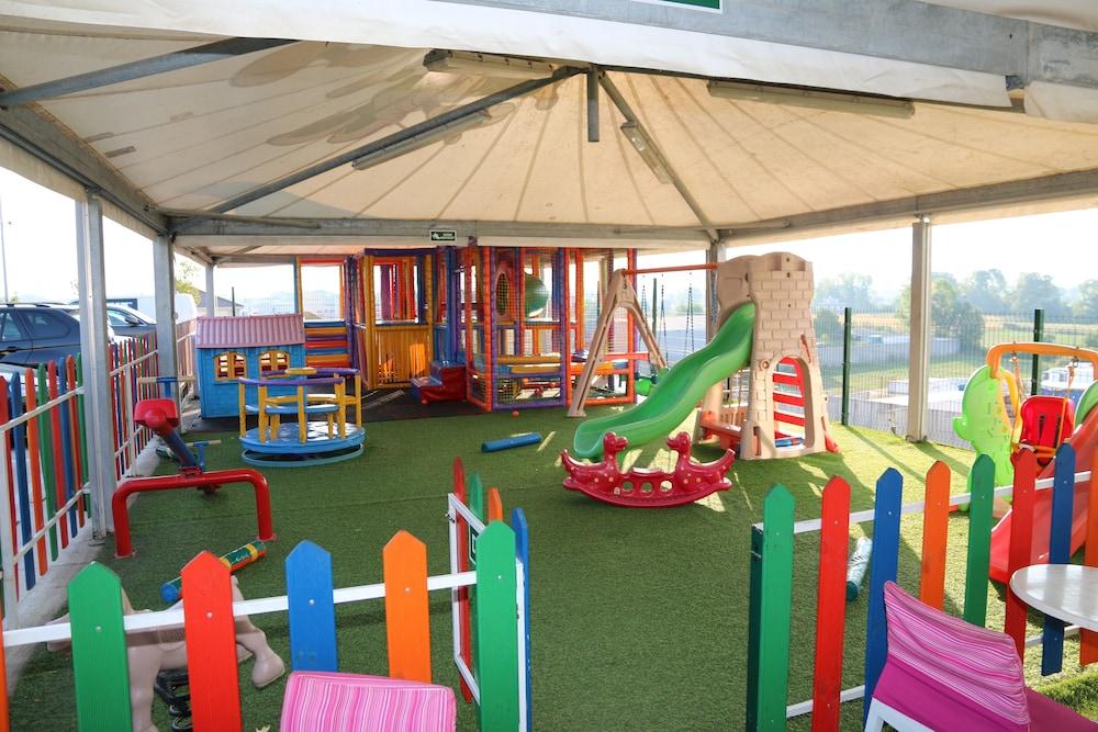Lord Tirana Hotel 4*