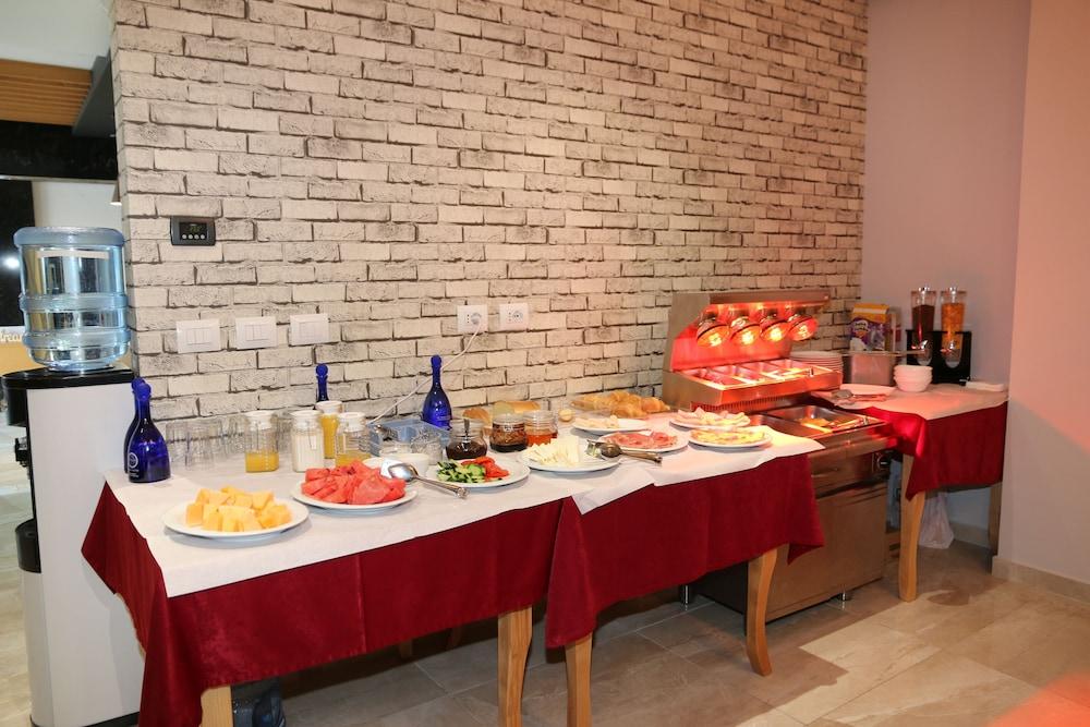 Lord Tirana Отель 4*